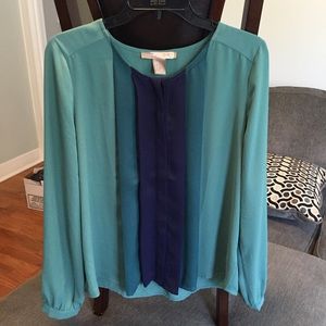 Multi blue top. Super cute